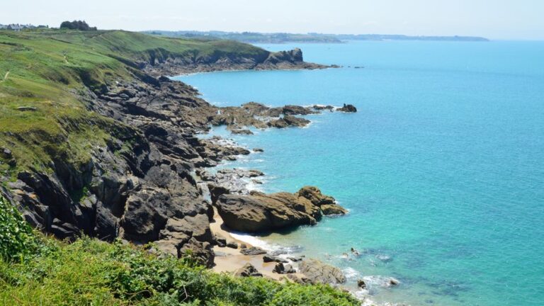 A breathtaking view of the rocky cliffs and turquoise sea in Cancale, Bretagne, France.