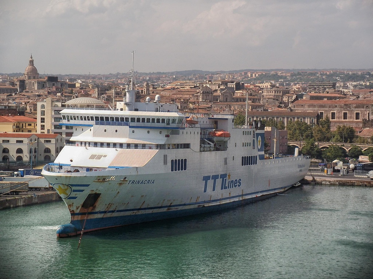 Catania, sicily, ocean liner, cruise, city, urban, bay, harbor, water, reflections, shoreline, sky, nature, clouds, buildings, architecture, skyline, outside, italy