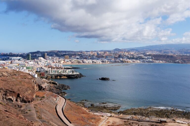 Stunning coastal view of Las Palmas de Gran Canaria, showcasing urban and natural beauty.