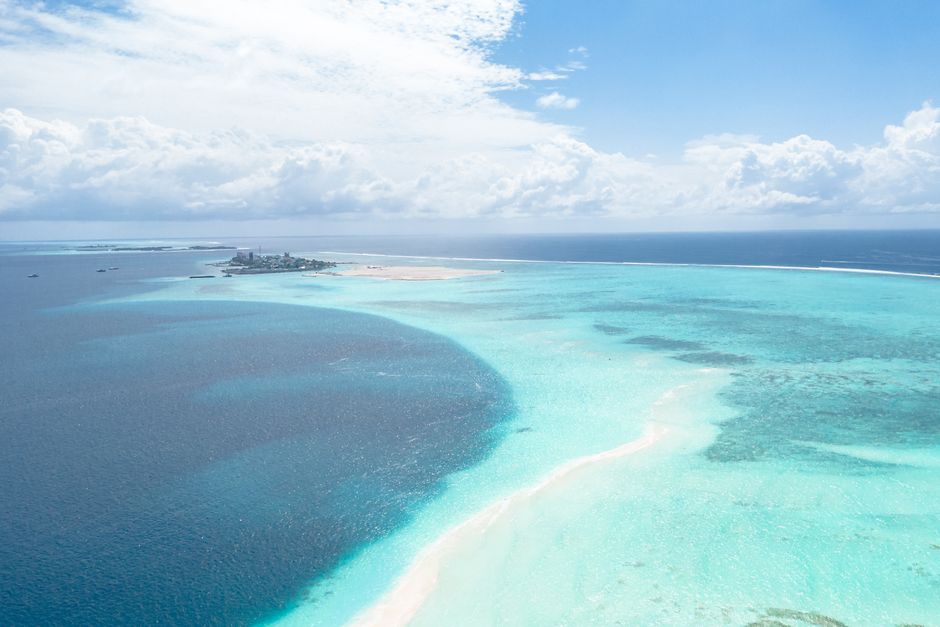 Stunning aerial view of Kaafu Atoll's turquoise waters in the Maldives.