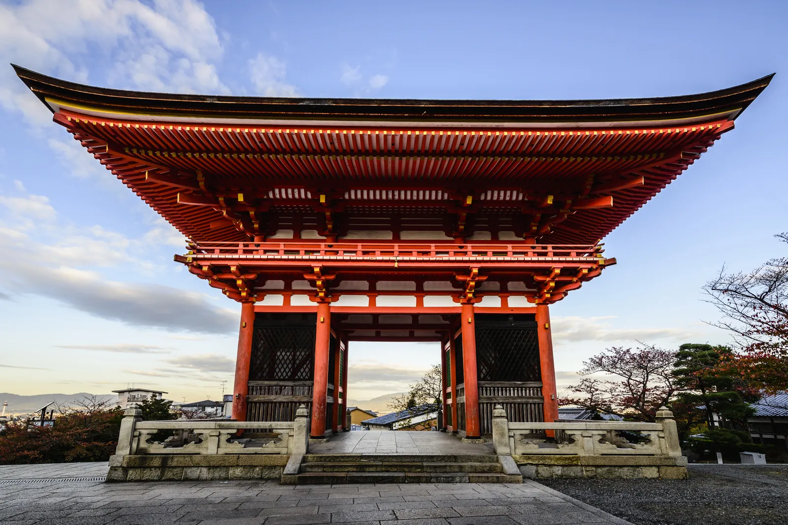 The red entrance gate of Kiyomizu-dera temple in eastern Kyoto, Japan