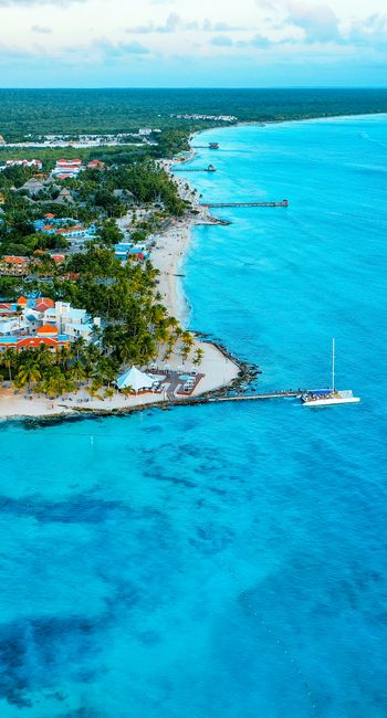 Stunning aerial view of Bayahíbe's turquoise coastline and resort area in the Dominican Republic.