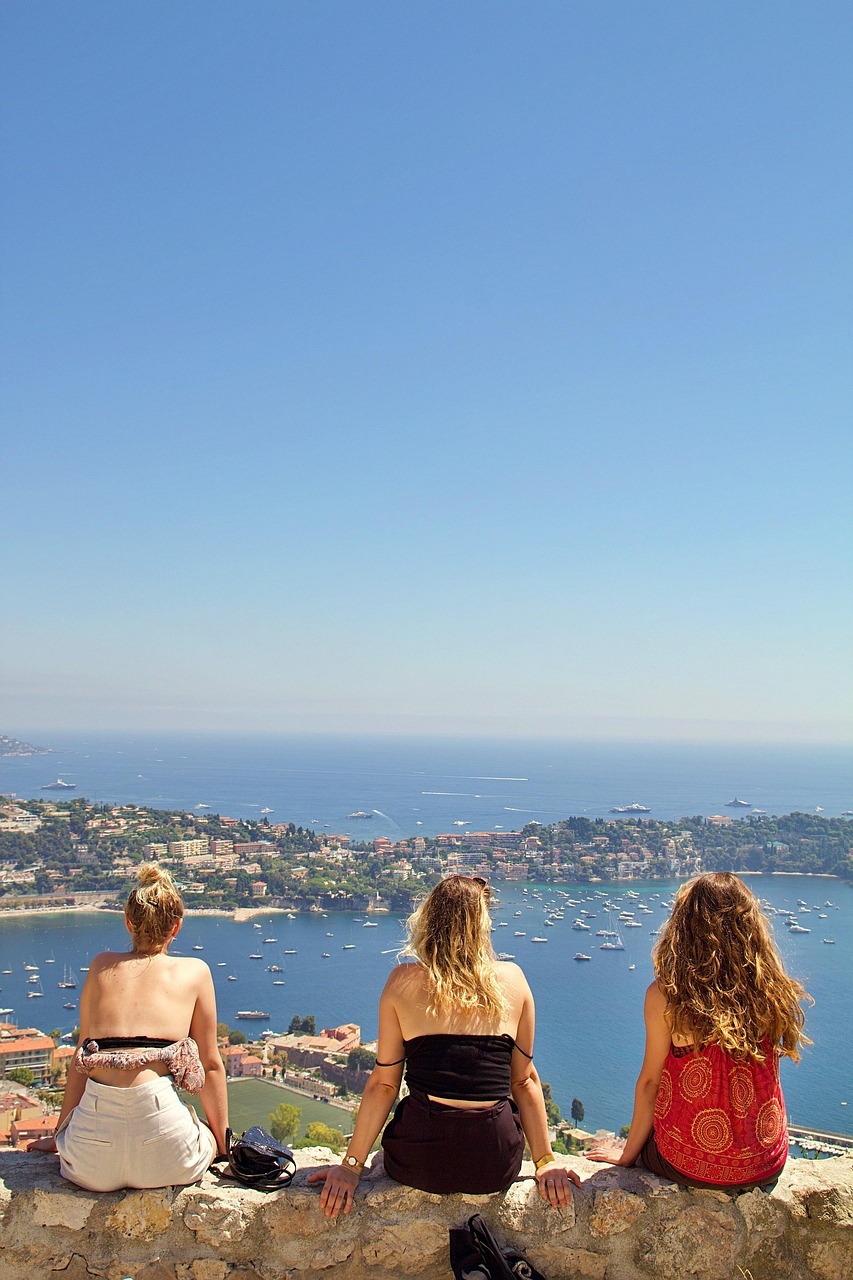 Women, coast, outlook, view, sea, girls, friends, girlfriends, old town, back view, summer, nice, france, building, mediterranean, city, nature, south france, historical, romantic, distant view