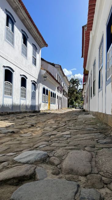 Stone-paved street in the historic town of Paraty, Brazil, featuring colonial architecture.