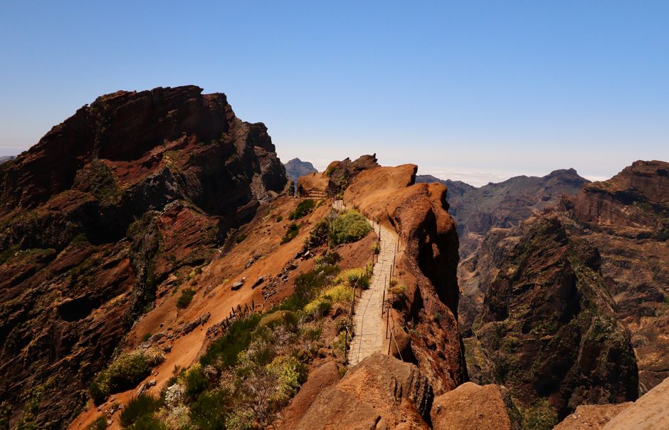 Breathtaking view of hiking trail along Pico do Arieiro in Madeira's rugged mountains.