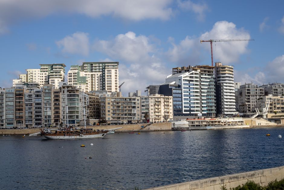 A beautiful cityscape featuring modern apartments and construction along the waterfront.